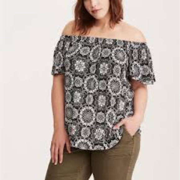 Torrid Medallion Print Off Shoulder Top Size 1X - Picture 2 of 8